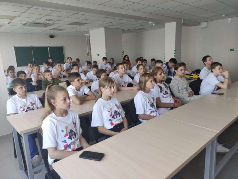 Для юных спортсменов из детского лагеря под Севастополем прошел открытый урок «Россия – страна возможностей»