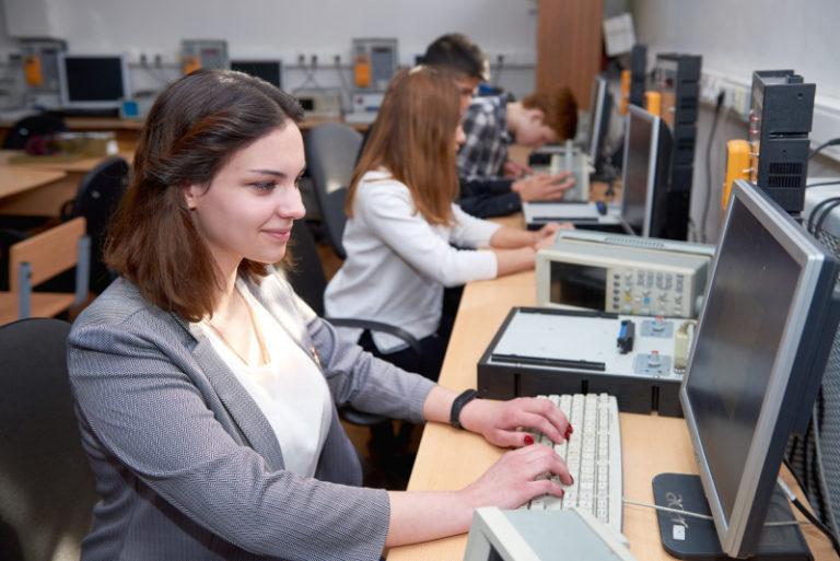 275 тысяч студентов СПО получают образование в сфере цифровых технологий