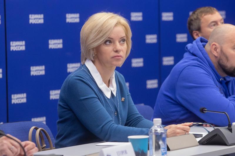 Минпросвещения проведет переобучение учителей школ Донбасса и освобожденных территорий 