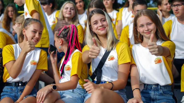 Около тысячи детей из Донбасса посетят лагеря «Орленок» и «Артек»