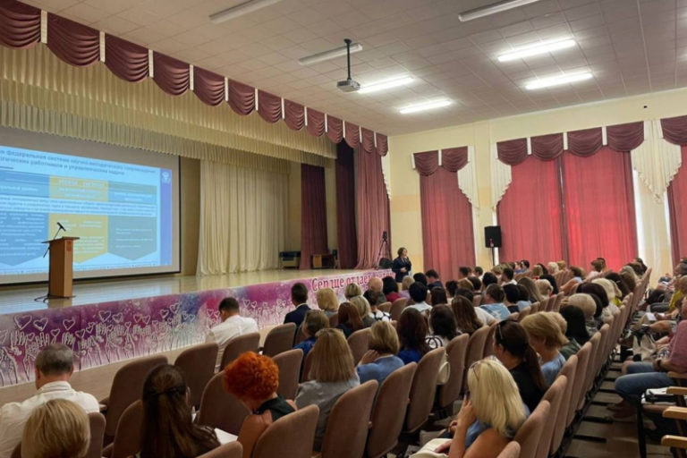 Для педагогов из Херсонской и Запорожской областей стартовали курсы повышения квалификации