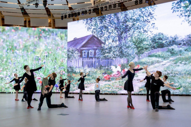 В «Орленке» проходит фестиваль «В мире танца»