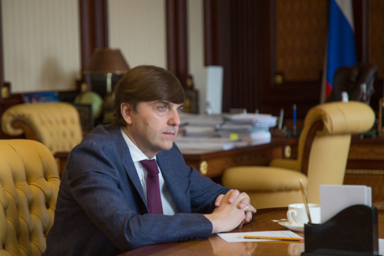 Министр просвещения Сергей Кравцов провел рабочую встречу с главой Республики Крым