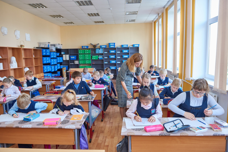 Минпросвещения России продолжает работу над повышением статуса педагогов 