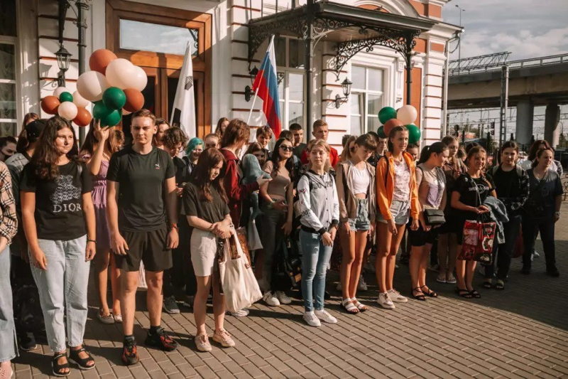 Школьники из ДНР и ЛНР приезжают в педвузы России на «Университетские смены» 