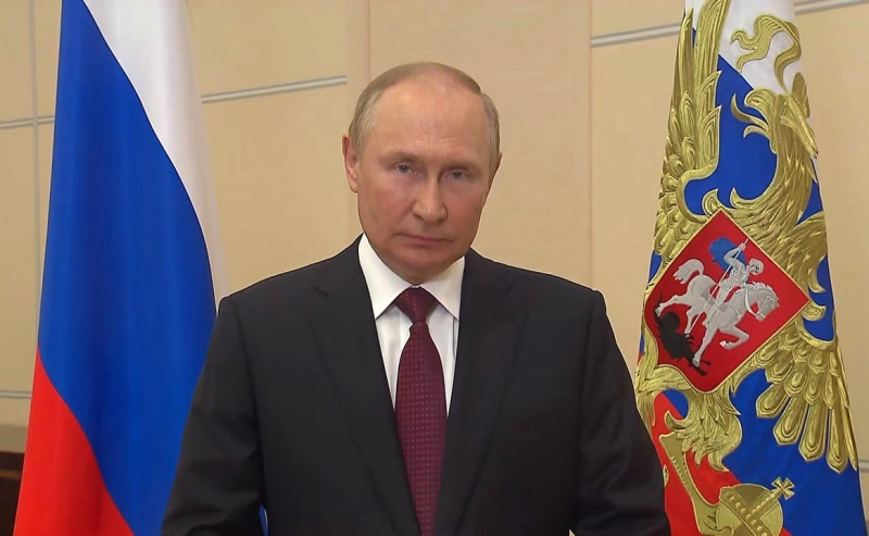 Владимир Путин: «Государственный флаг служит воспитанию у подрастающего поколения ценностей патриотизма»
