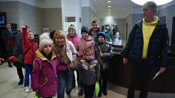 В Подмосковье устроили праздник сиротам из Донбасса