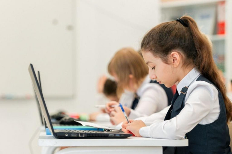 За три года достигнуты целевые показатели по внедрению цифровых технологий в школах