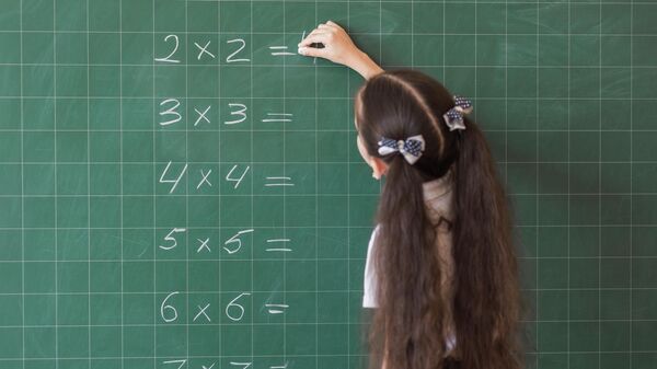 Цифры в столбик: как помочь ребенку выучить таблицу умножения