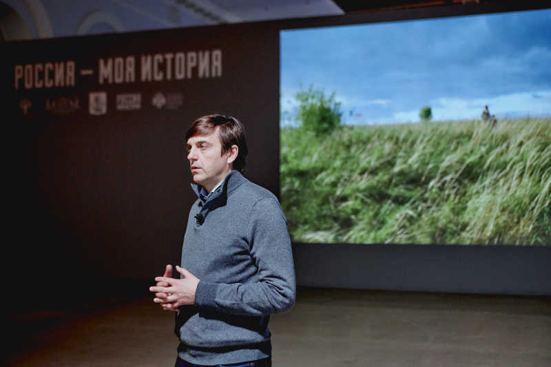 Министр просвещения России посетил выставку «Украина. На переломах эпох»