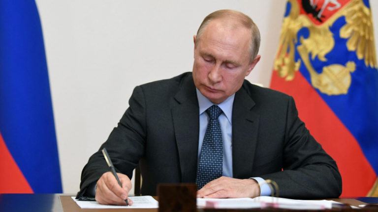 Путин подписал закон об учебно-производственных комплексах при колледжах