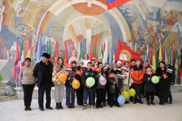 В Россию прибыли киргизские школьники для обучения русскому языку