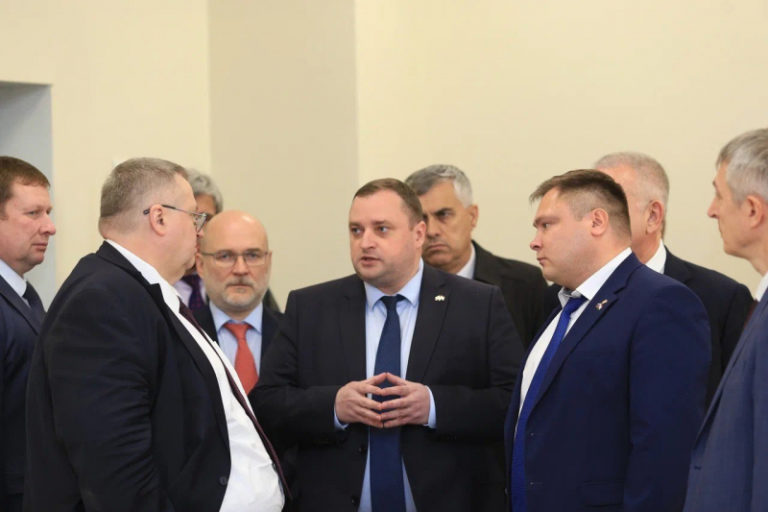 Вице-премьер России Алексей Оверчук посетил совместную российско-таджикскую школу в Душанбе